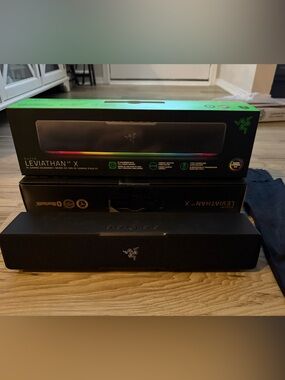 Razer Leviathan V2 X PC Gaming Soundbar with Box